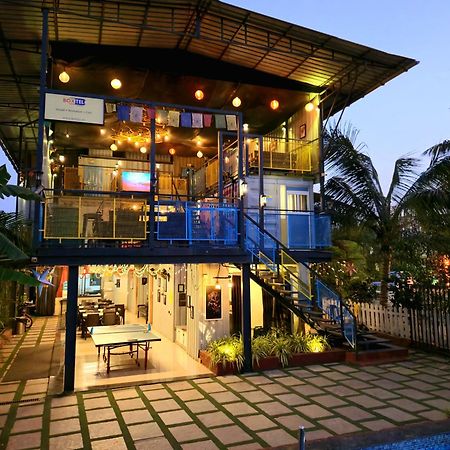 Boxtel Lonavala Hostel Bagian luar foto