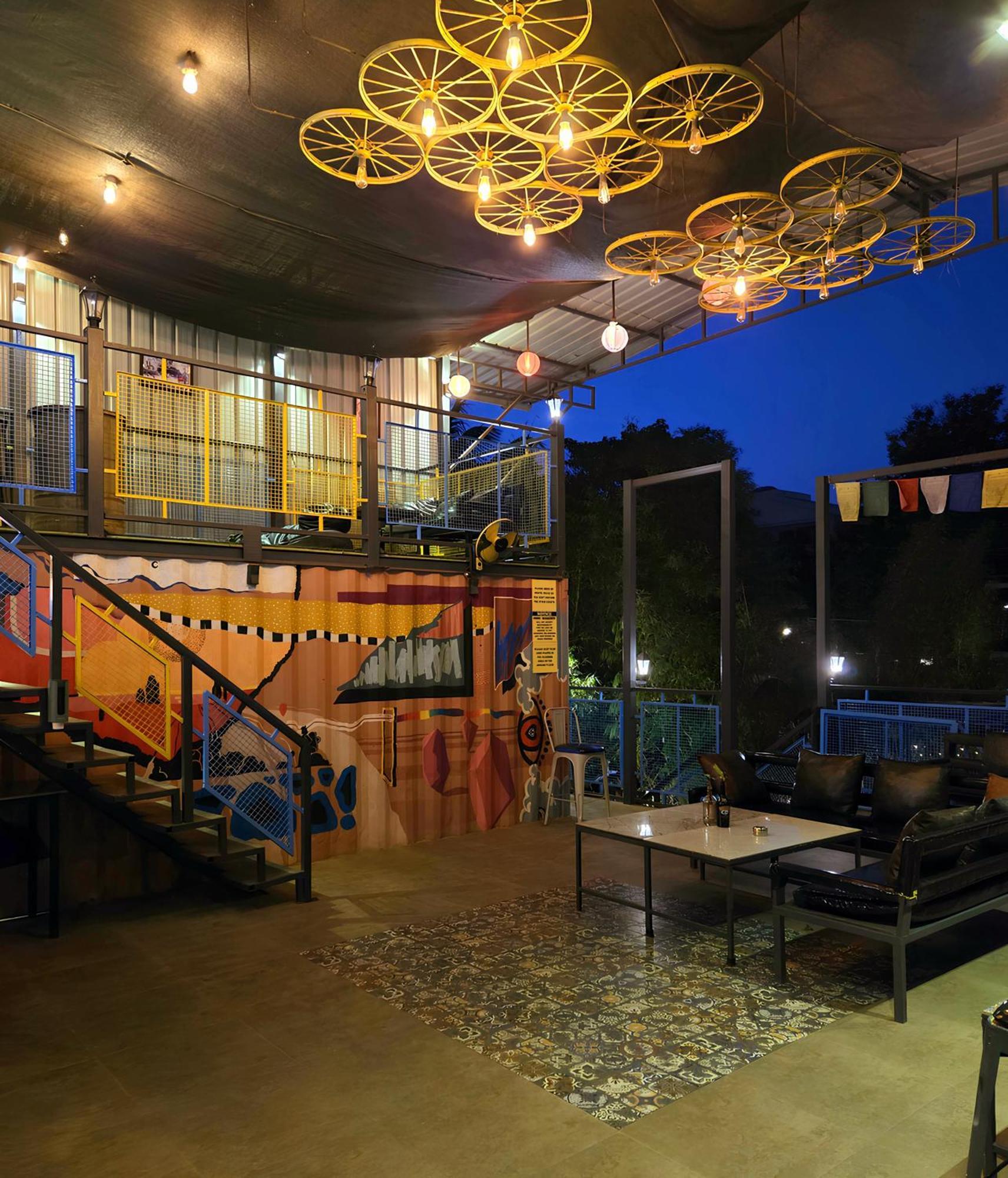 Boxtel Lonavala Hostel Bagian luar foto