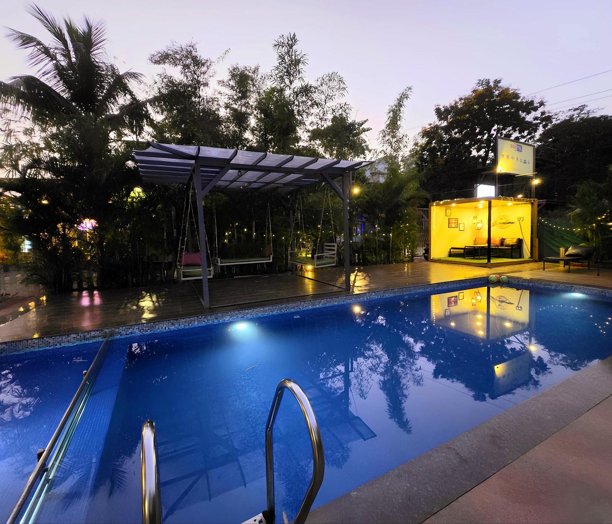 Boxtel Lonavala Hostel Bagian luar foto