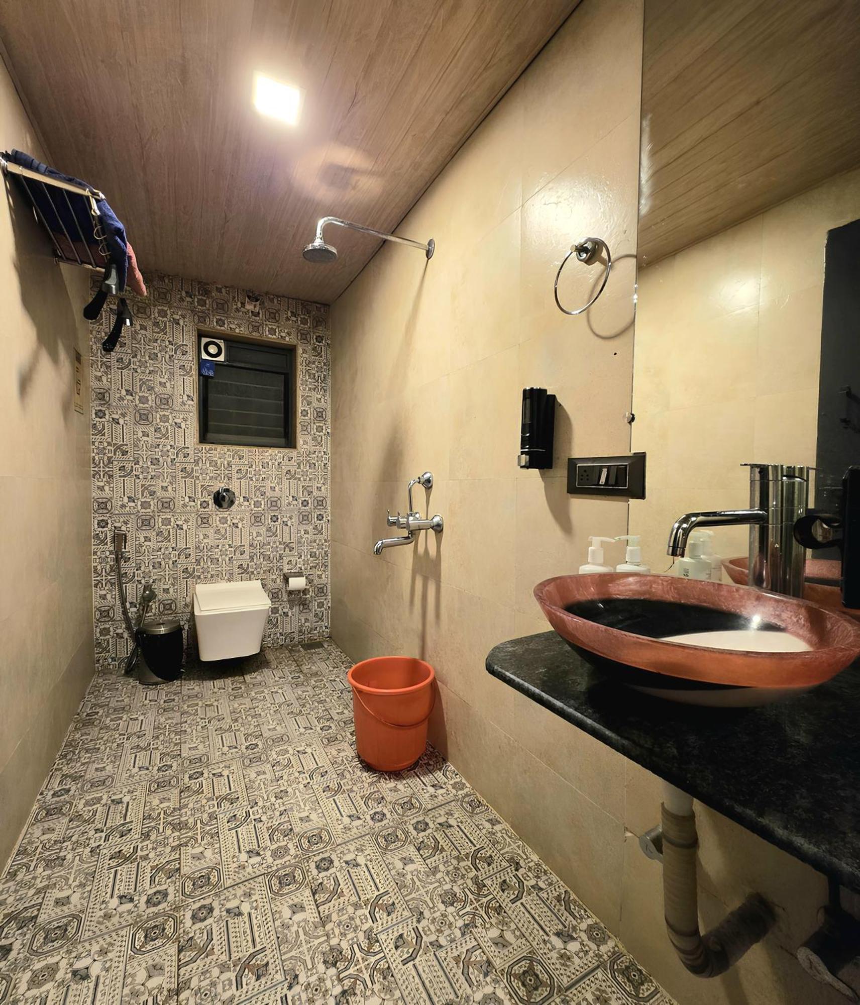Boxtel Lonavala Hostel Bagian luar foto