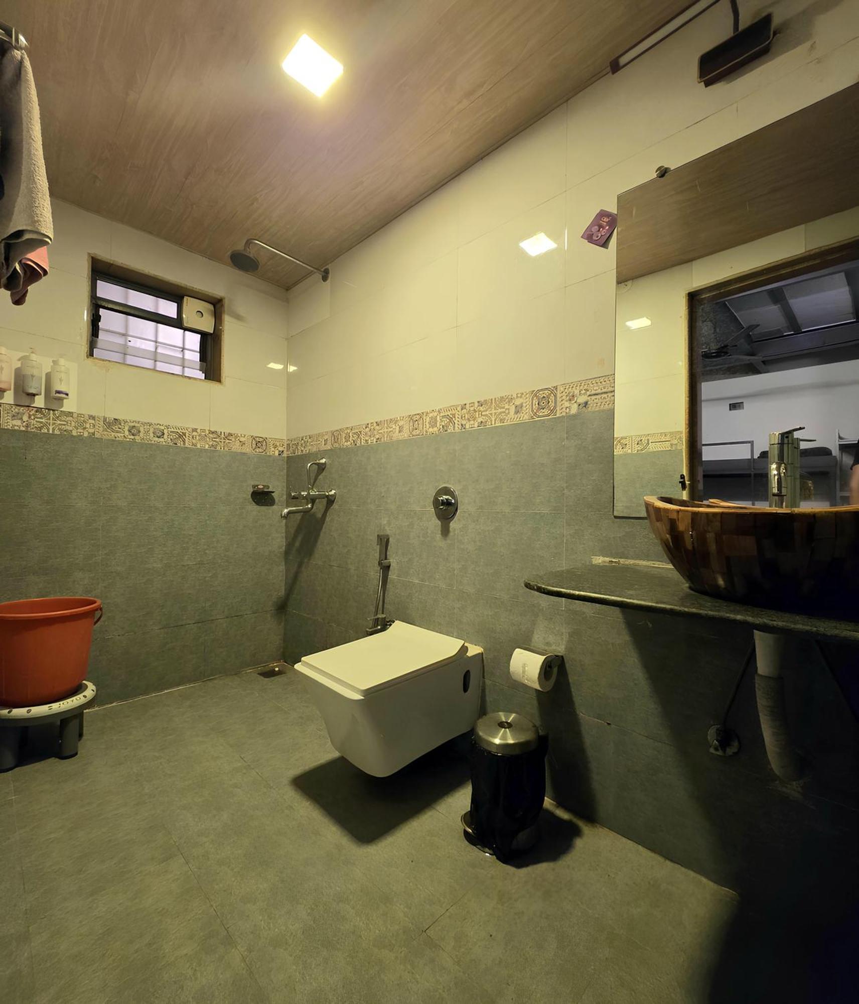 Boxtel Lonavala Hostel Bagian luar foto